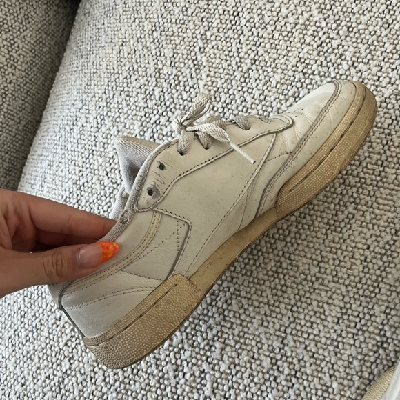 Reebok sneakers size U.S 8.5 - Picture 2 of 6